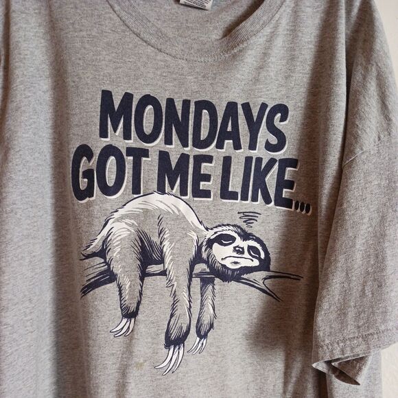MONDAYS GOT ME LIKE A SLOTH Casual Fun Gray Blue Graphics T-Shirt Men's 2XL - Picture 3 of 9